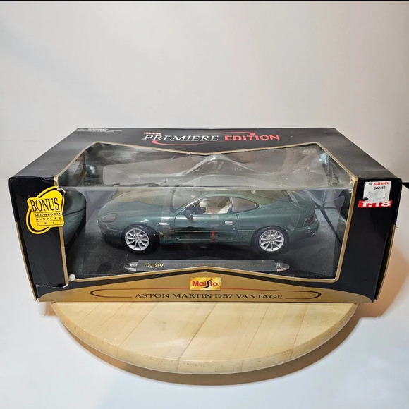 Maisto Aston Martin DB7 Vantage Premiere Edition 1:18 Scale New W/Damaged Boxed - Picture 1 of 10